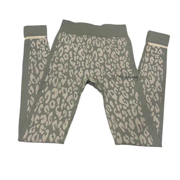 Sweaty Betty Leopard Jacquard Base Layer
Leggings Blue/Greenish Paint
Jacquard - Picture 2 of 10